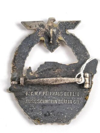 Schnellboot Kriegsabzeichen 2.Form. Zink , Hersteller "Fec. W.E.Peekhaus Berlin - Ausf. Schwerin Berlin 68". Guter Zustand