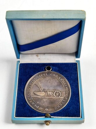 Bayern,  Silbermedaille im zugehörigen Etui "Dem Verdienste um die Vaterländische Landwirtschaft" 45mm Durchmesser, Hersteller Poellath Schrobenhausen 1000 Silber. 58 Gramm.