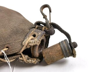 Feldflasche Deutsch 1.Weltkrieg, Bezug aus Ersatzmaterial mit undeutlich gestempeltem Hersteller "Ullmann Nürnberg ? 1918"