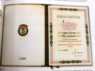 "Orden und Ehrenzeichen, Das Magazin für Sammler und Forscher" Jahrbuch 2004, minimal gebraucht