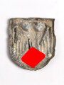 Adlerschild zum Tropenhelm der Wehrmacht. Ungereinigter Bodenfund