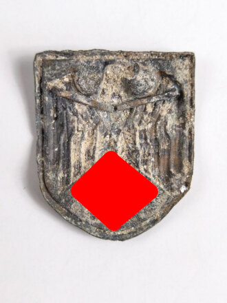 Adlerschild zum Tropenhelm der Wehrmacht. Ungereinigter Bodenfund