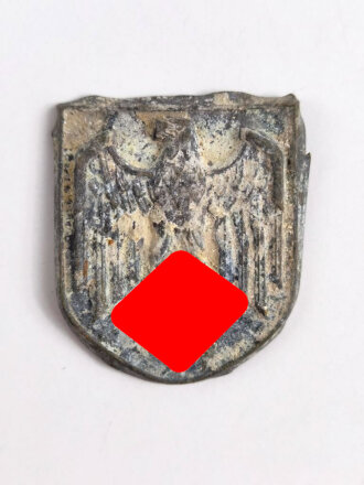 Adlerschild zum Tropenhelm der Wehrmacht. Ungereinigter Bodenfund