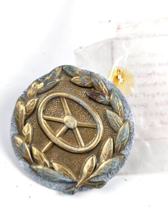 Kraftfahrbewährungsabzeichen in Bronze mit Gegenplatte in der originalen Chellophantüte