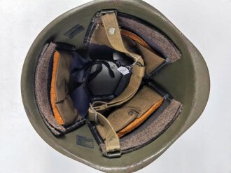 Russland nach 1945, Stahlhelm Modell 1940 aus der Zeit des "Kalten Krieges". Gebraucht, Innenfutter falsch eingebaut.