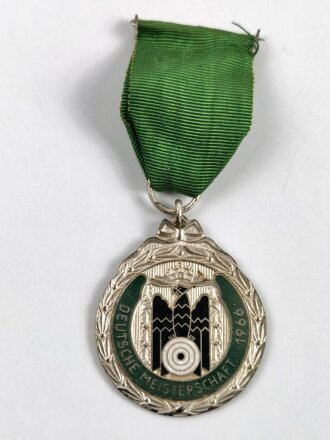 Deutscher Schützenbund, tragbares Abzeichen " Deutsche Meisterschaft 1966" Teilemailliert, Breite 41mm