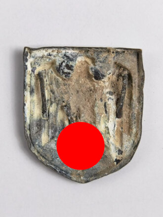 Adlerschild zum Tropenhelm der Wehrmacht. Ungereinigter...