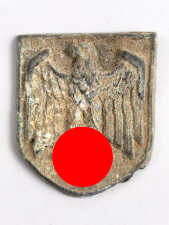 Adlerschild zum Tropenhelm der Wehrmacht. Ungereinigter...