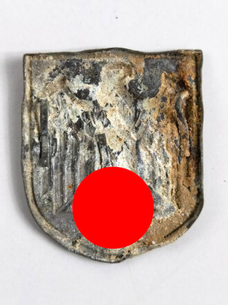 Adlerschild zum Tropenhelm der Wehrmacht. Ungereinigter Bodenfund