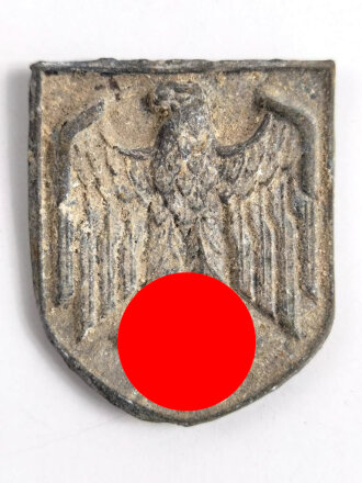 Adlerschild zum Tropenhelm der Wehrmacht. Ungereinigter...