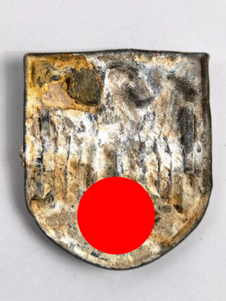 Adlerschild zum Tropenhelm der Wehrmacht. Ungereinigter Bodenfund