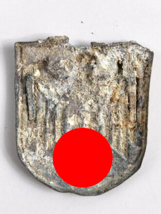 Adlerschild zum Tropenhelm der Wehrmacht. Ungereinigter...