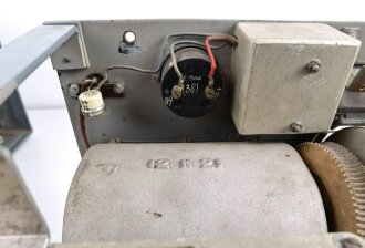 Kriegsmarine 5 Watt Sender / Empfänger Typ Ha 5 K 39b, datiert 1944, überlackiertes Stück, Funktion nicht geprüft