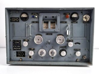 Kriegsmarine 5 Watt Sender / Empfänger Typ Ha 5 K 39b, datiert 1944, überlackiertes Stück, Funktion nicht geprüft
