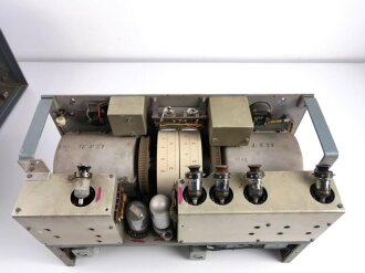Kriegsmarine 5 Watt Sender / Empfänger Typ Ha 5 K 39b, datiert 1944, überlackiertes Stück, Funktion nicht geprüft