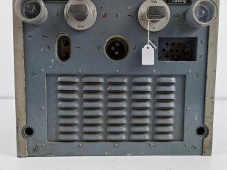 Kriegsmarine, Netzteil für 5 Watt Sende-Empfänger Ha5K39 (Marine Funkstation für kleinere Boote und Hilfsschiffe als Haupt oder Reservestation, Marinestellen an Land) Typenschild fehlt, ebenso die Gehäuseschrauben. Funktion nicht geprüft