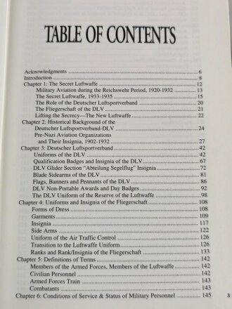"Uniforms & Traditions of the Luftwaffe - Volume 1" 592 Seiten, englisch, über DIN A5, gebraucht