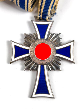 Ehrenkreuz der Deutschen Mutter ( Mutterkreuz ) in Silber , an langem Band