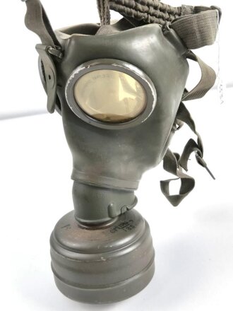 Gasmaske mit Filter Wehrmacht. Gummi weich , guter Zustand