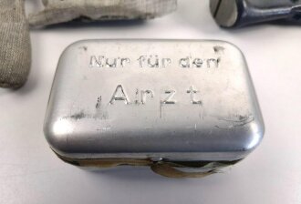 Sanitätspack für Flugzeuge, Anforderzeichen S 10182 , datiert 1941. Sehr seltenes Stück, mit dem originalen Inhalt, lediglich die 5 Ampullen Morphin  fehlen