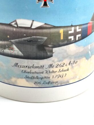 Tasse  "Messerschmitt Me 262, Oberleutnant Walter Schuck, Staffelkapitän JG7, 206 Luftsiege"  gebraucht, unbeschädigt