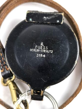 Kompass mit Fangriemen Wehrmacht. Hersteller Fuess Berlin