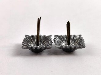 Paar Rangsterne für Schulterklappen aus der Zeit des 2.Weltkrieg, Zink versilbert, Kantenlänge 15 mm