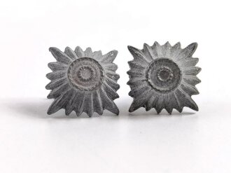 Paar Rangsterne für Schulterklappen aus der Zeit des 2.Weltkrieg, Zink , Kantenlänge 15 mm