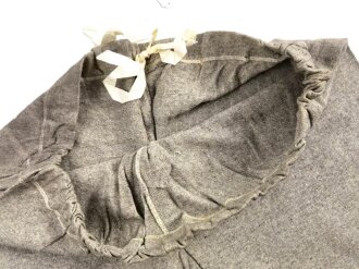 Lange Unterhose aus der Zeit des 2.Weltkrieg. Ungebraucht, aus altem Lagerbestand, angeschmutzt