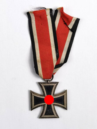 Eisernes Kreuz 2. Klasse 1939 am Band, magnetisch, Hakenkreuz leicht berieben