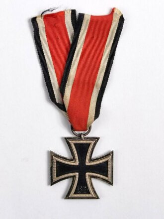 Eisernes Kreuz 2. Klasse 1939 am Band, magnetisch, Hakenkreuz leicht berieben