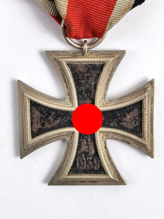 Eisernes Kreuz 2. Klasse 1939 am kurzen Band, magentisch, leichte Rostspuren, Hakenkreuz komplett berieben