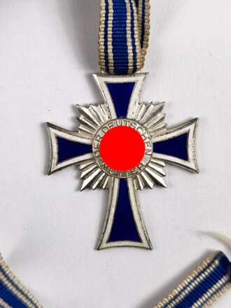 Ehrenkreuz der Deutschen Mutter ( Mutterkreuz ) in Silber...