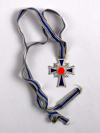 Ehrenkreuz der Deutschen Mutter ( Mutterkreuz ) in Silber mit langem Band, guter Zustand