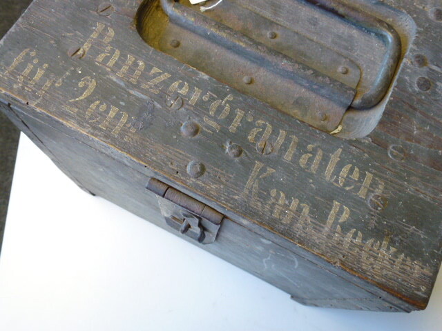 Panzergranate für 2cm Becker Kanone, Transportkasten deutsch 1.W