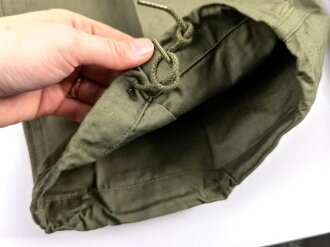 U.S. 1969 dated Trousers, Men´s Cotton WR Rip stop, Large short,  in unused condition