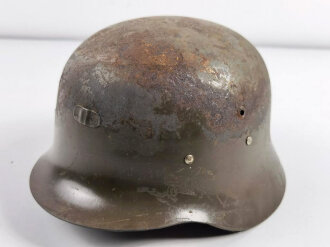 Spanien, Stahlhelm M42. Originallack und Innenfutter, ungereinigtes Stück, Größe 57