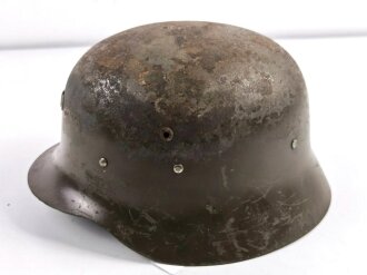 Spanien, Stahlhelm M42. Originallack und Innenfutter,...