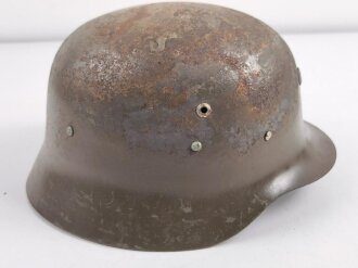 Spanien, Stahlhelm M42. Originallack und Innenfutter, ungereinigtes Stück, Größe 57