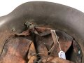 Spanien, Stahlhelm M42. Originallack und Innenfutter, ungereinigtes Stück, Größe 57