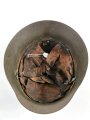 Spanien, Stahlhelm M42. Originallack und Innenfutter, ungereinigtes Stück, Größe 57