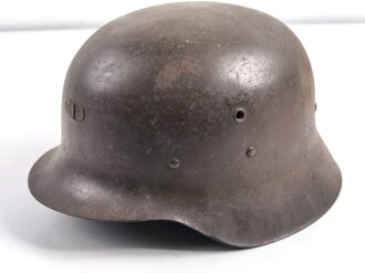 Spanien, Stahlhelm M42. Originallack und Innenfutter, ungereinigtes Stück, Größe 58