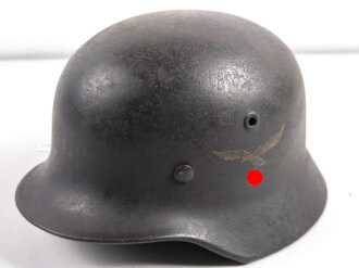 Luftwaffe, Stahlhelm Modell 1940. Originallack, gedunkeltes Abzeichen , Innenfutter original verbaut. Q64