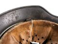 Luftwaffe, Stahlhelm Modell 1940. Originallack, gedunkeltes Abzeichen , Innenfutter original verbaut. Q64