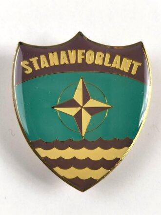 NATO, Metallabzeichen " Stanavforlant/ Standing...