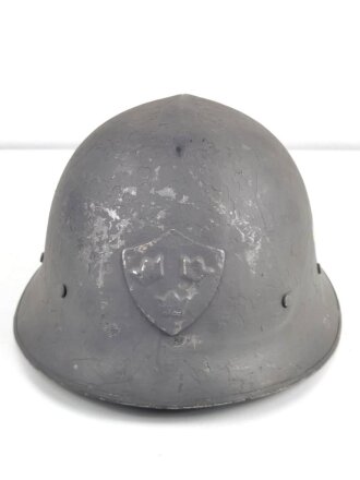 Schweden, Stahlhelm M21/26. Von der schwedischen Armee überlackiertes Stück in gutem Gesamtzustand