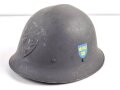 Schweden, Stahlhelm M21/26. Von der schwedischen Armee überlackiertes Stück in gutem Gesamtzustand