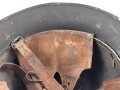 Schweden, Stahlhelm M21/26. Von der schwedischen Armee überlackiertes Stück in gutem Gesamtzustand