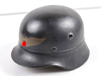 Stahlhelm Luftschutz, Originallack, Abzeichen gedunkelt, Innenfutter aus Ersatzmaterial, Q64