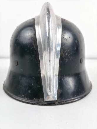 Feuerwehr III.Reich, Stahlhelm Modell 1934, Originallack, das Adlerschild beinahe vollständig erhalten, das Wappenschild zu etwa 40%